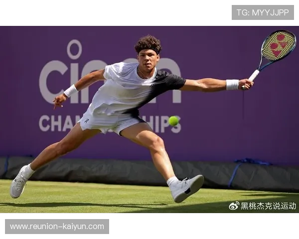 澳网激战再掀高潮新星崛起老将奋力冲冠引热议球迷聚焦赛场风云变幻 澳网激战再掀高潮新星崛起老将奋力冲冠引热议球迷聚焦赛场风云变幻