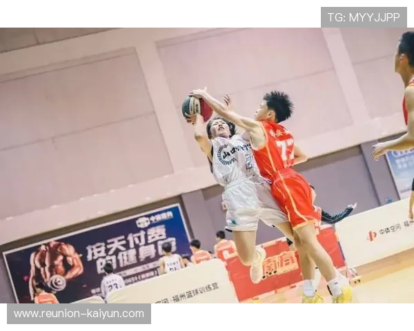 豪门对决再掀高潮联赛争冠形势风云突变球星闪耀全场点燃球迷激情梦想 豪门对决再掀高潮联赛争冠形势风云突变球星闪耀全场点燃球迷激情梦想