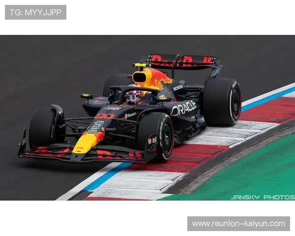 F1赛季最新动态：红牛车队挑战梅赛德斯，赛道争夺战白热化
