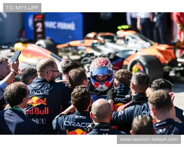 F1车队角逐激烈 赛季新规则引发车迷热议与期待