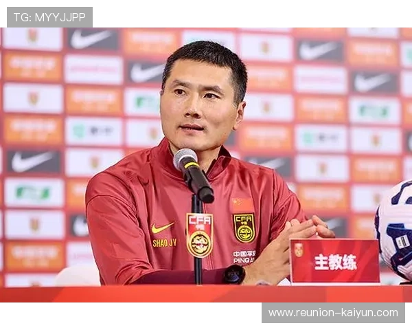 中国足球迎来新挑战 国家队新主帅首次亮相展望未来发展 中国足球迎来新挑战 国家队新主帅首次亮相展望未来发展