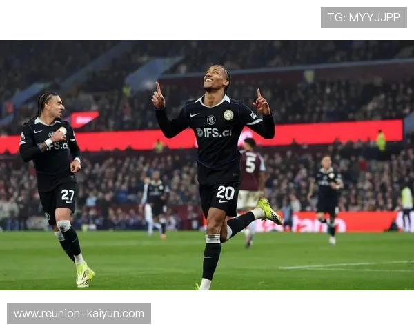 曼城逆转巴黎欧冠惊险取胜 曼联状态低迷引球迷热议