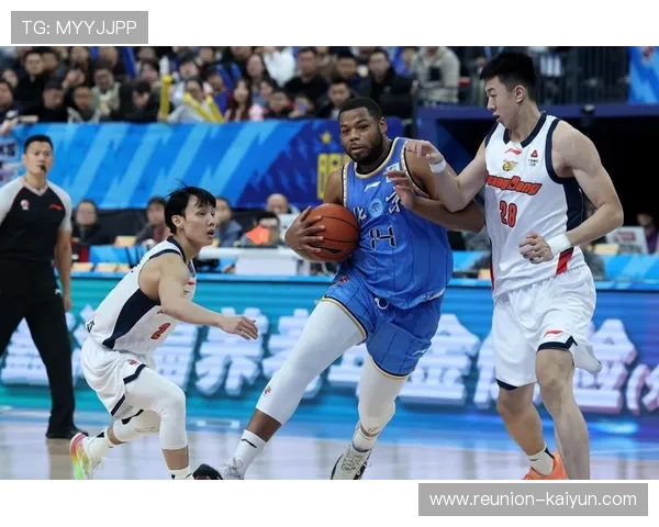 季后赛激战正酣球星对决升级多队争冠格局愈发扑朔迷离 季后赛激战正酣球星对决升级多队争冠格局愈发扑朔迷离